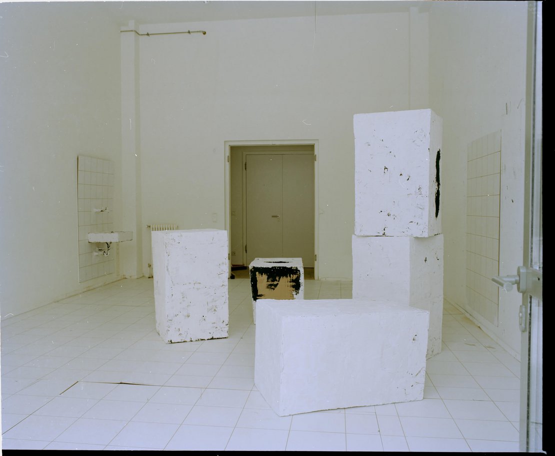 Markus-Lutter_Bildhauerei_Waschsalon_2010_0